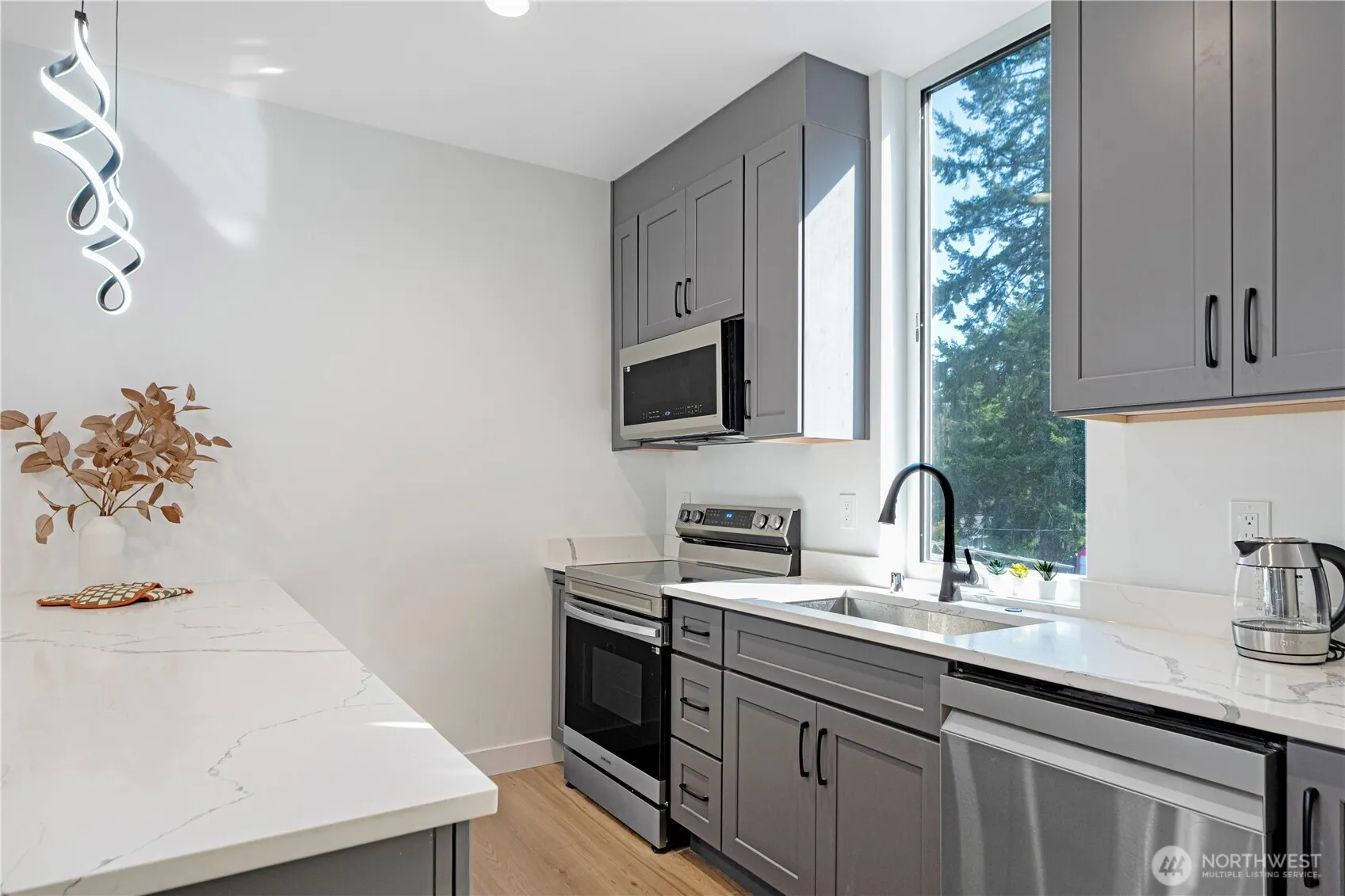 8524 23rd Avenue NE, Seattle, WA 98115