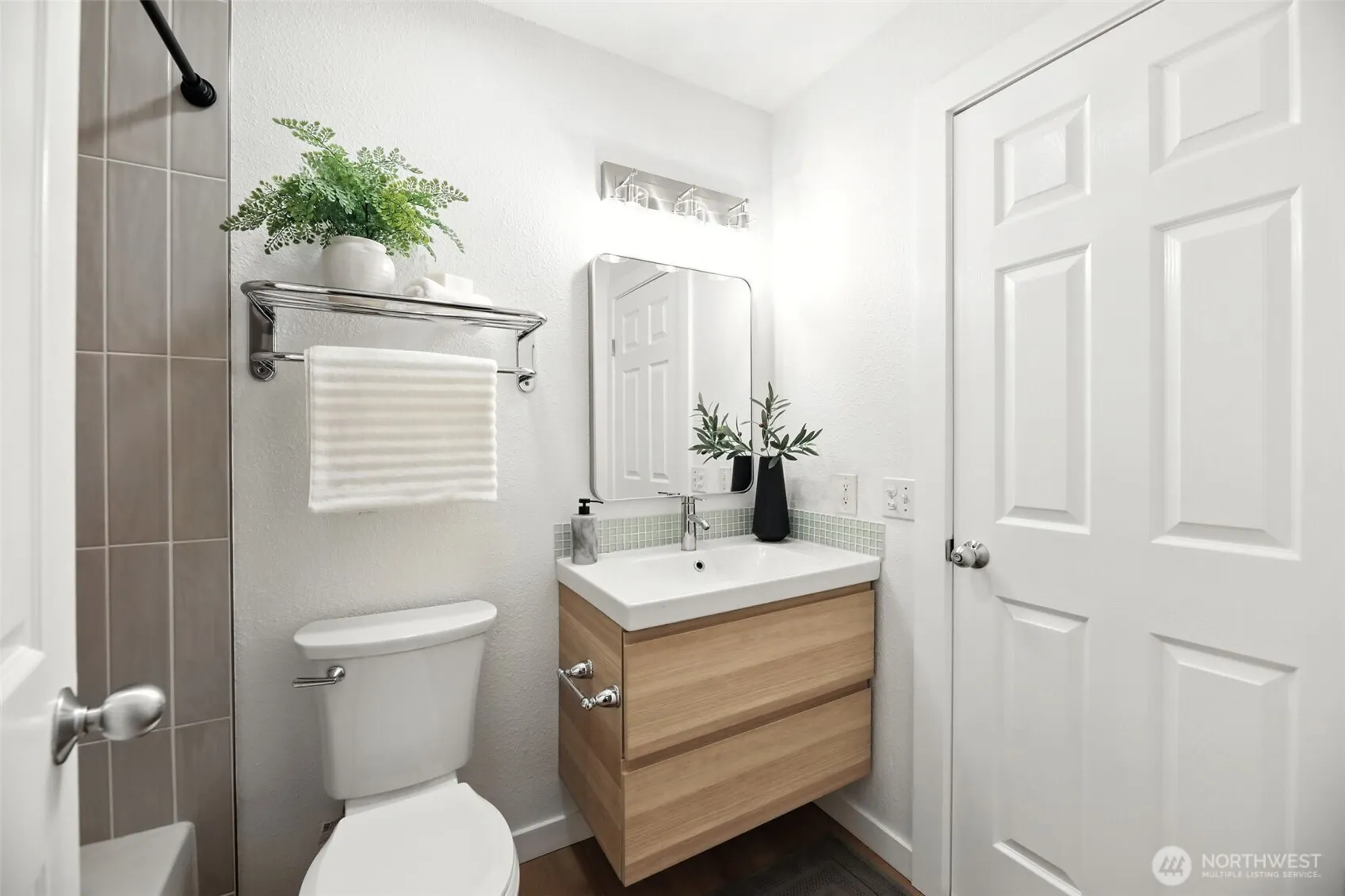3233 NE 12th Street #207, Renton, WA 98056-3474