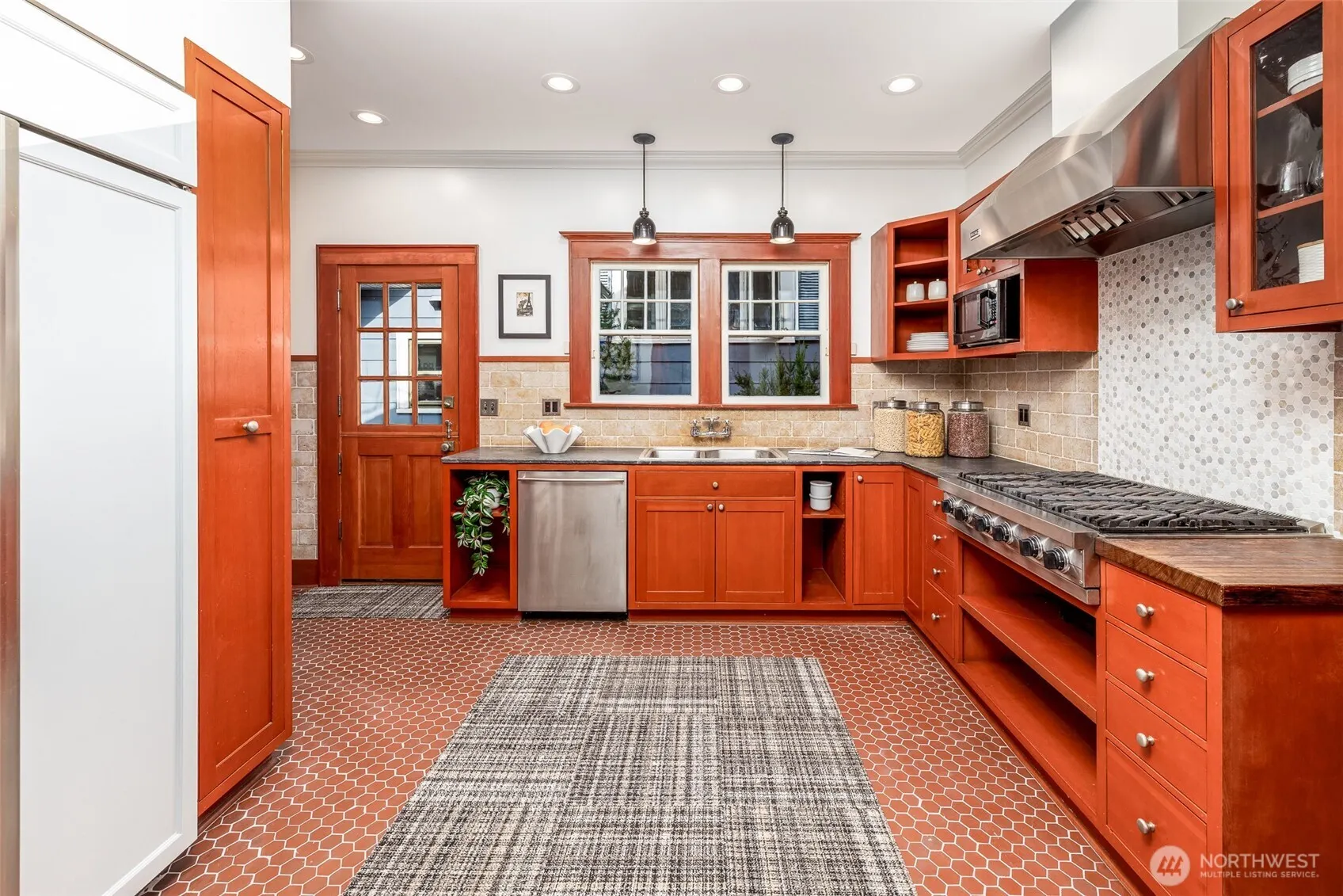 611 20th Avenue E, Seattle, WA 98112