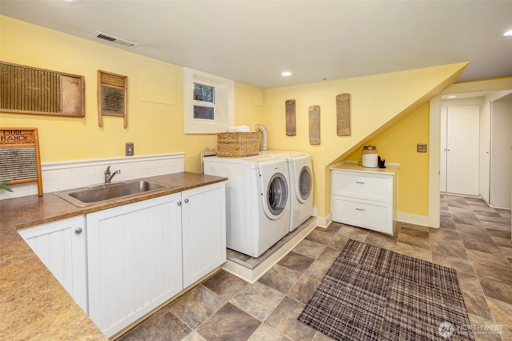 611 20th Avenue E, Seattle, WA 98112