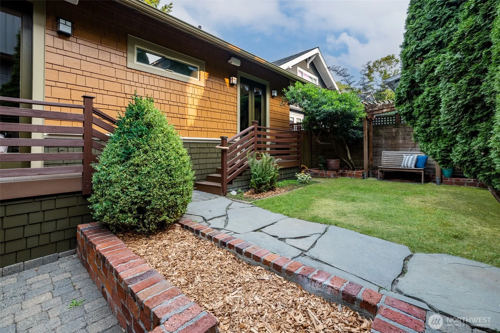 611 20th Avenue E, Seattle, WA 98112