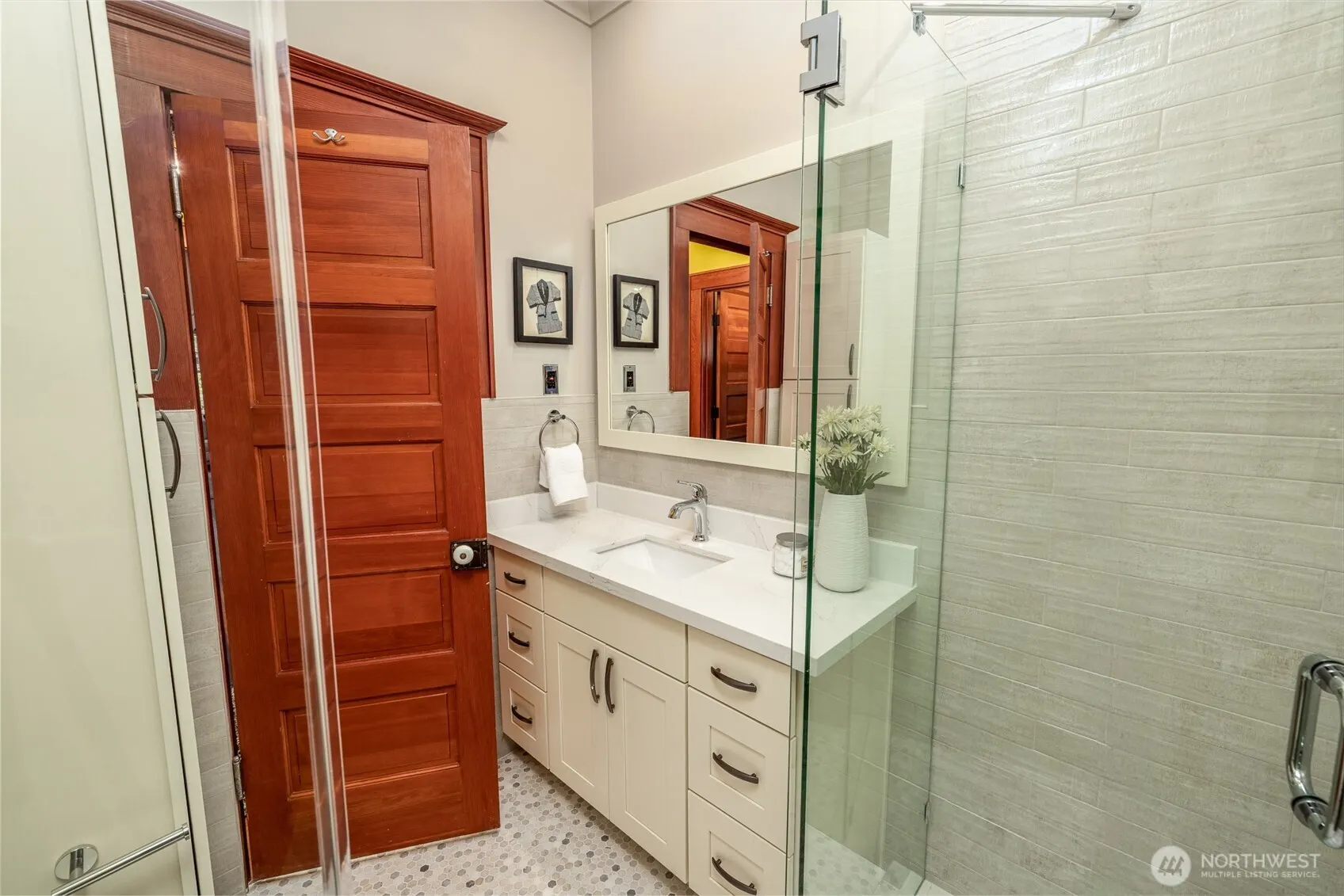 611 20th Avenue E, Seattle, WA 98112