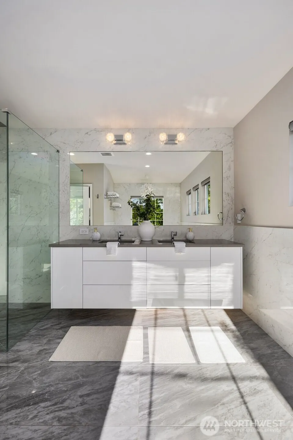 24004 SE 10th Court , Sammamish, WA 98075