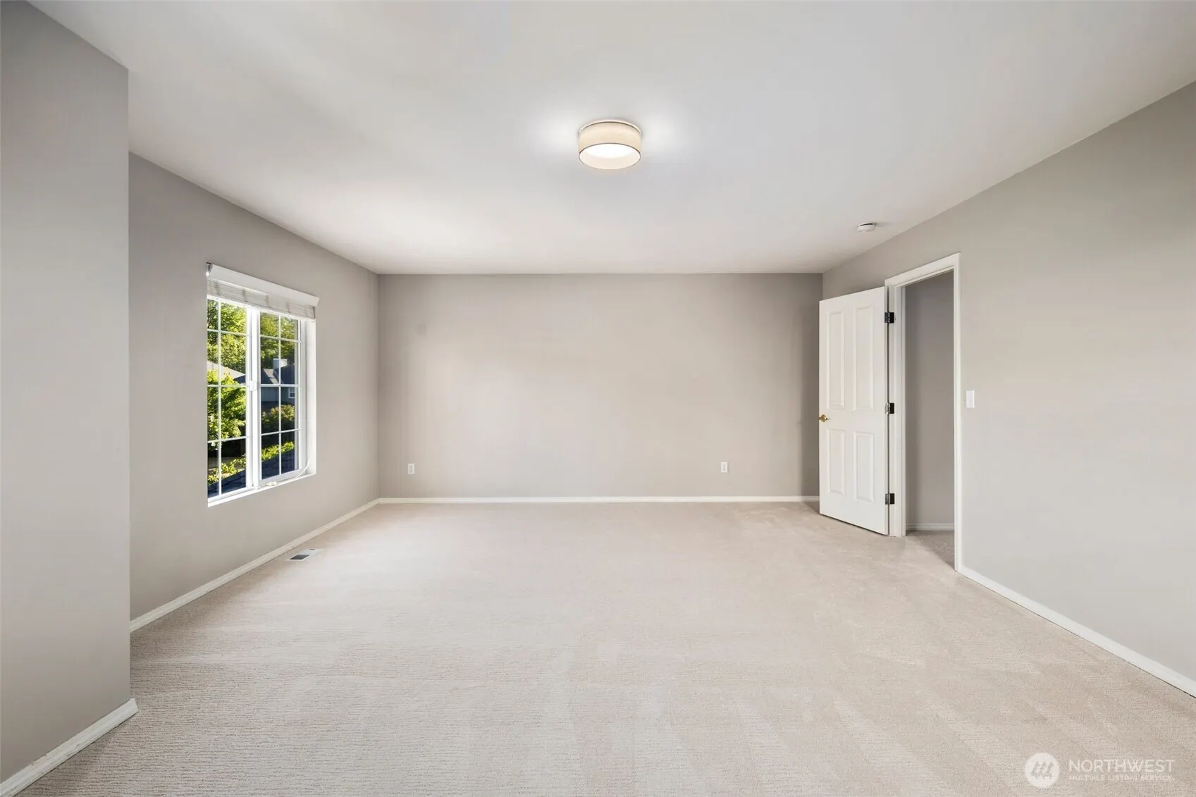 24004 SE 10th Court , Sammamish, WA 98075
