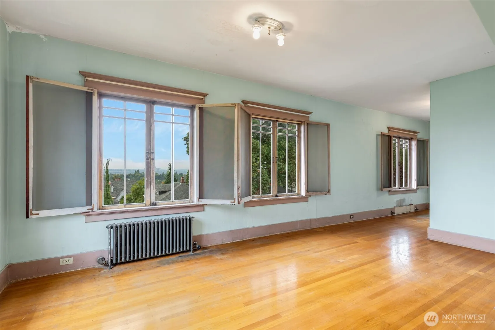 946 22nd Avenue E, Seattle, WA 98112