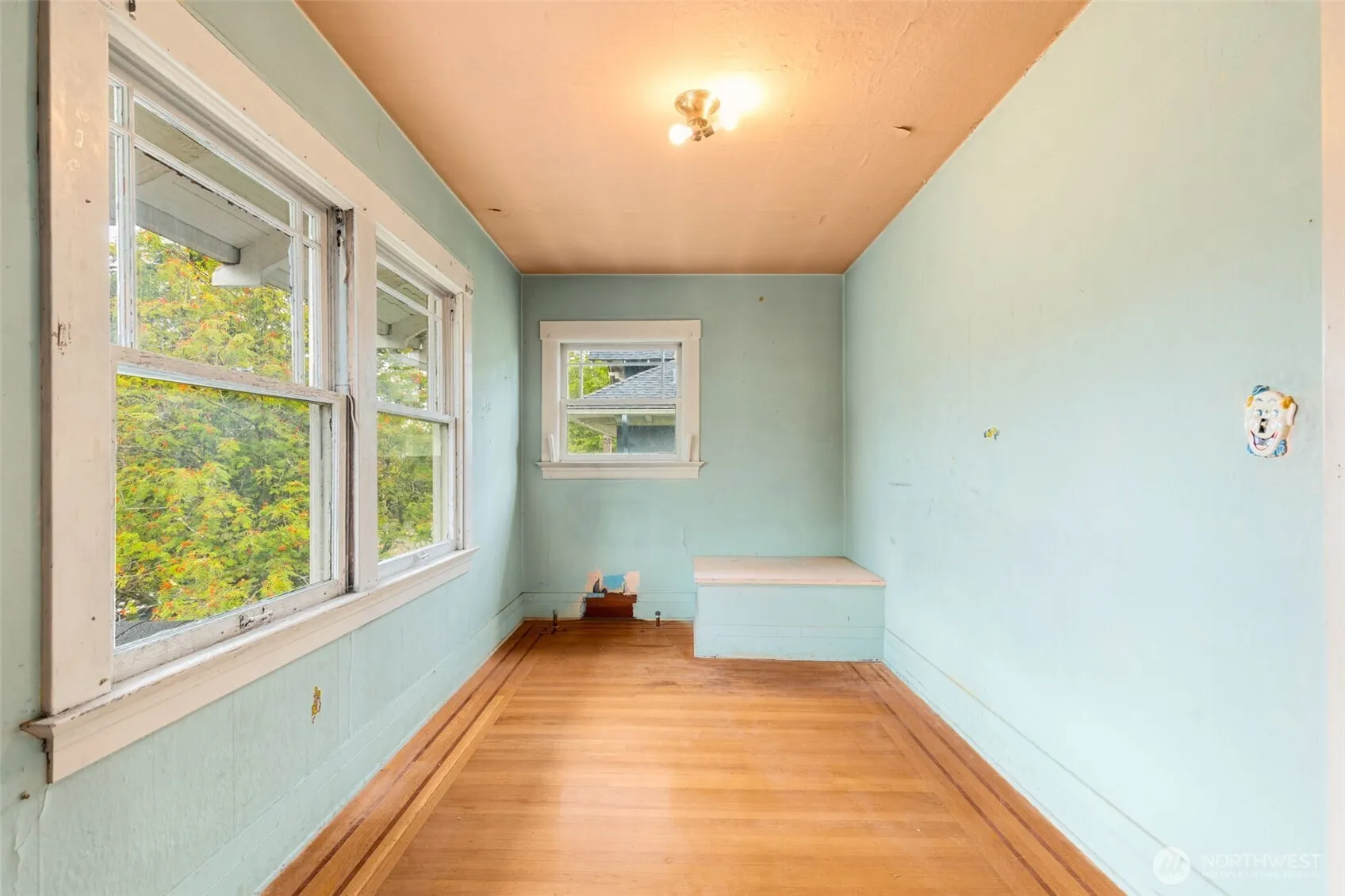 946 22nd Avenue E, Seattle, WA 98112