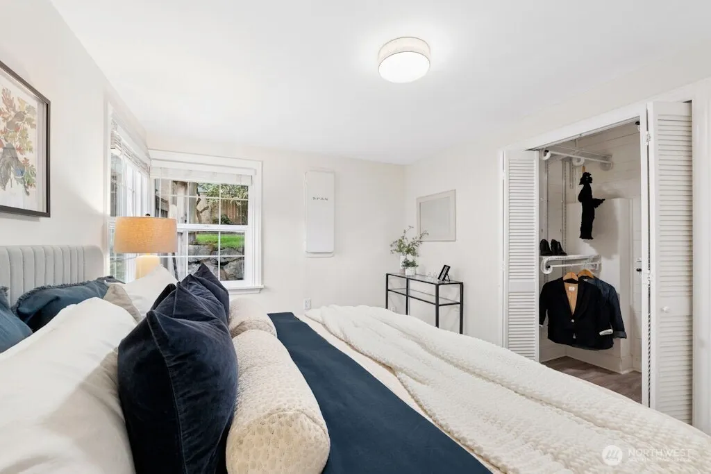 4431 SW Kenyon Place , Seattle, WA 98136-2239