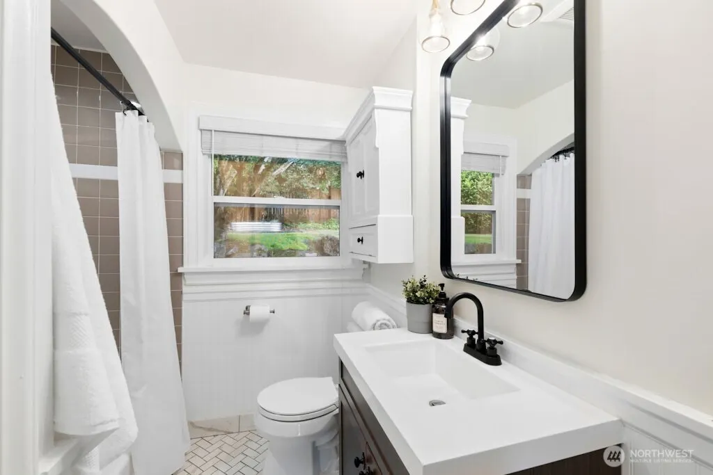 4431 SW Kenyon Place , Seattle, WA 98136-2239