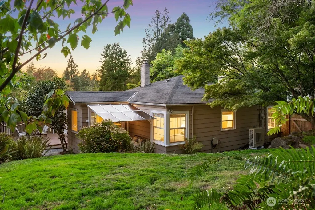4431 SW Kenyon Place , Seattle, WA 98136-2239