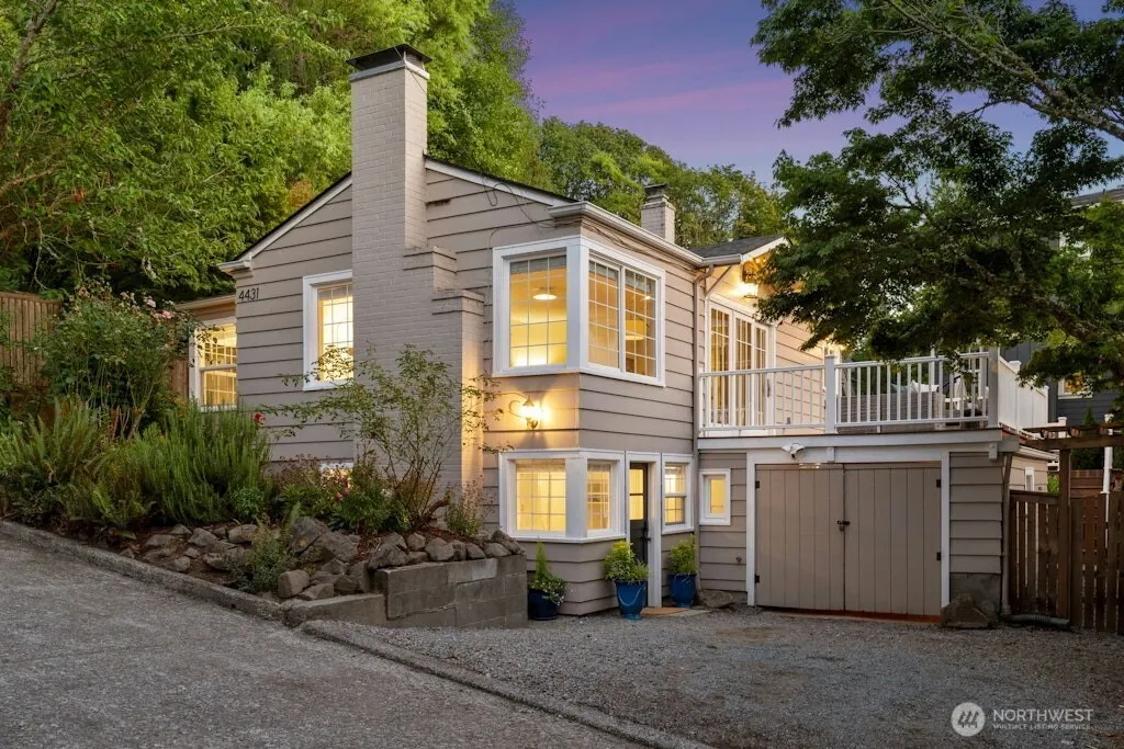 4431 SW Kenyon Place , Seattle, WA 98136-2239