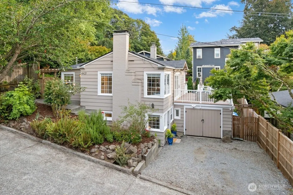 4431 SW Kenyon Place , Seattle, WA 98136-2239