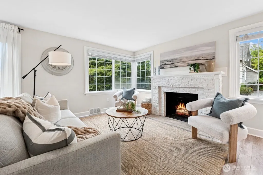 4431 SW Kenyon Place , Seattle, WA 98136-2239