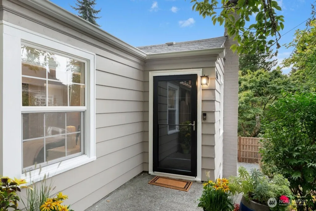 4431 SW Kenyon Place , Seattle, WA 98136-2239