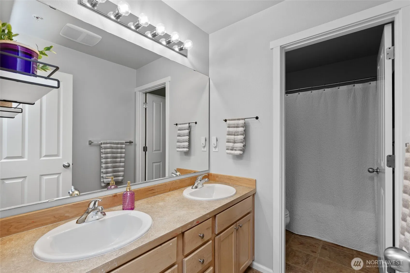 21611 46th Place S, Kent, WA 98032
