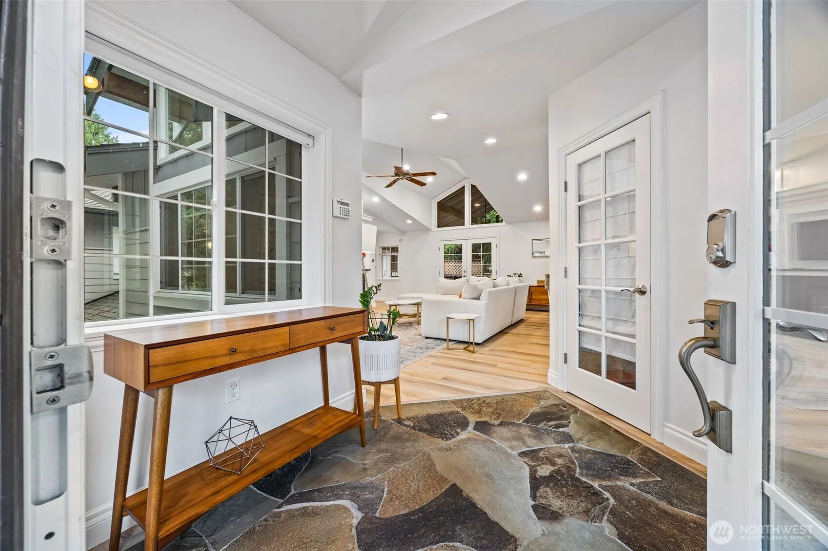 575 Mt Logan Drive SW, Issaquah, WA 98027