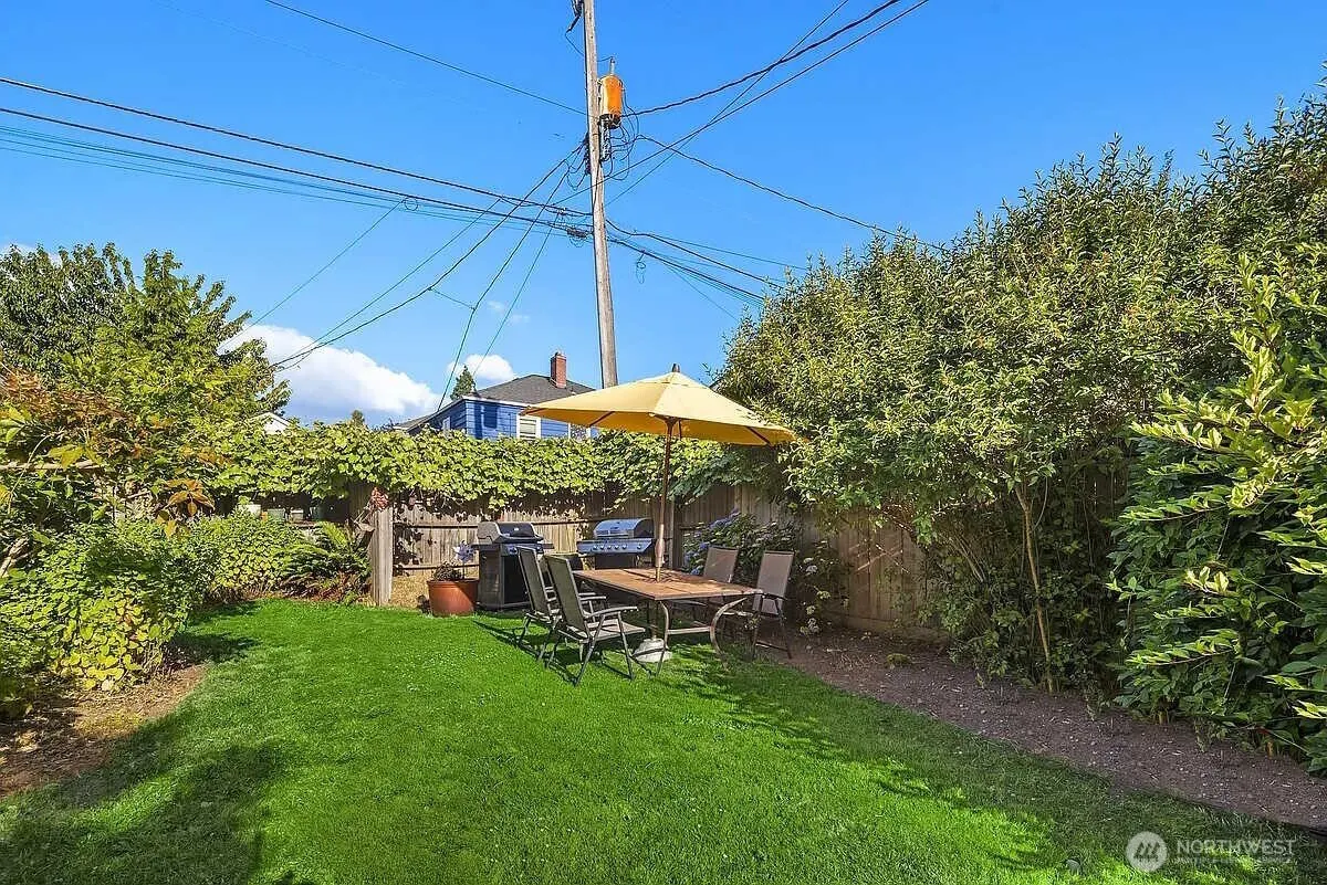 6924 38th Avenue SW, Seattle, WA 98126