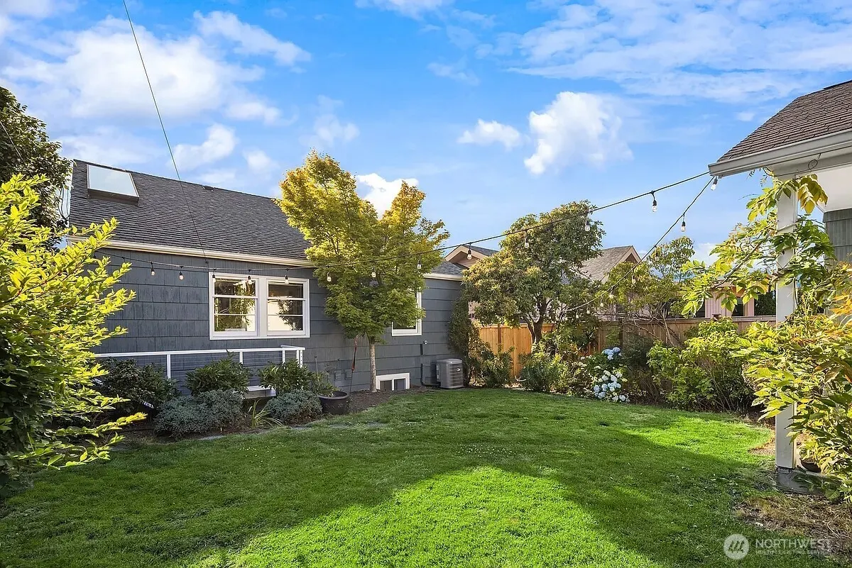 6924 38th Avenue SW, Seattle, WA 98126