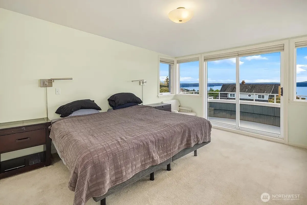 6924 38th Avenue SW, Seattle, WA 98126