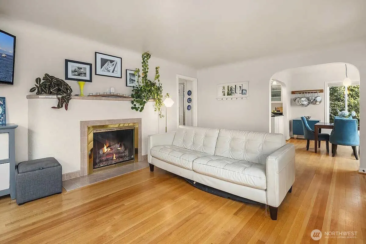 6924 38th Avenue SW, Seattle, WA 98126