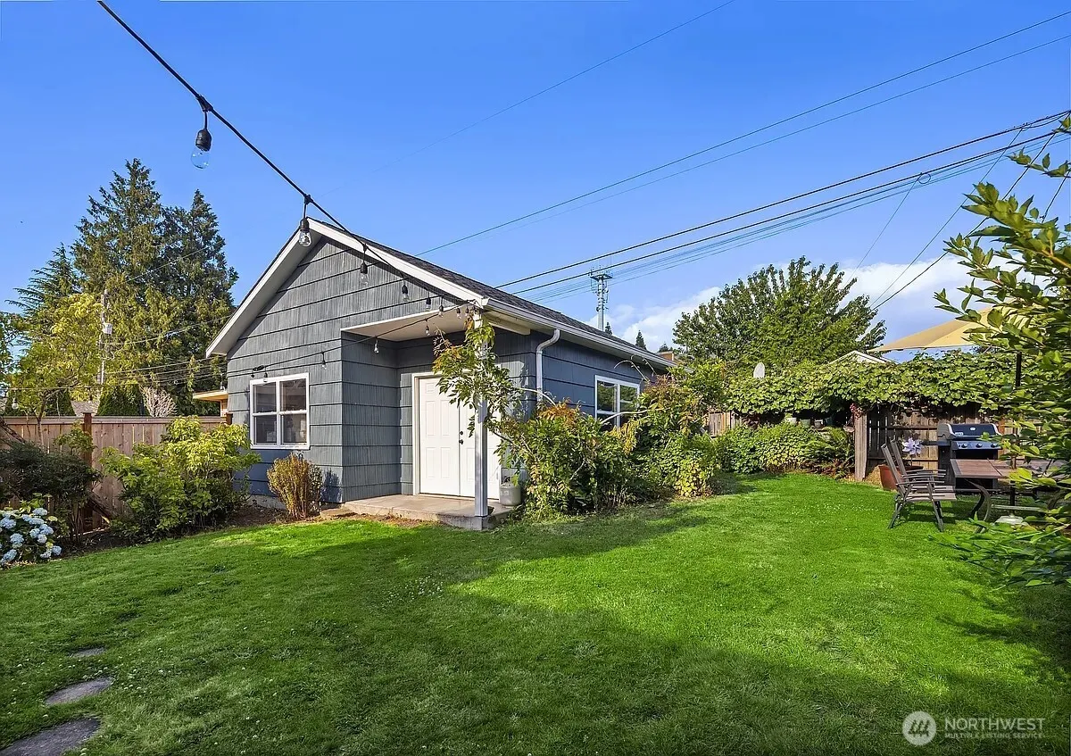 6924 38th Avenue SW, Seattle, WA 98126
