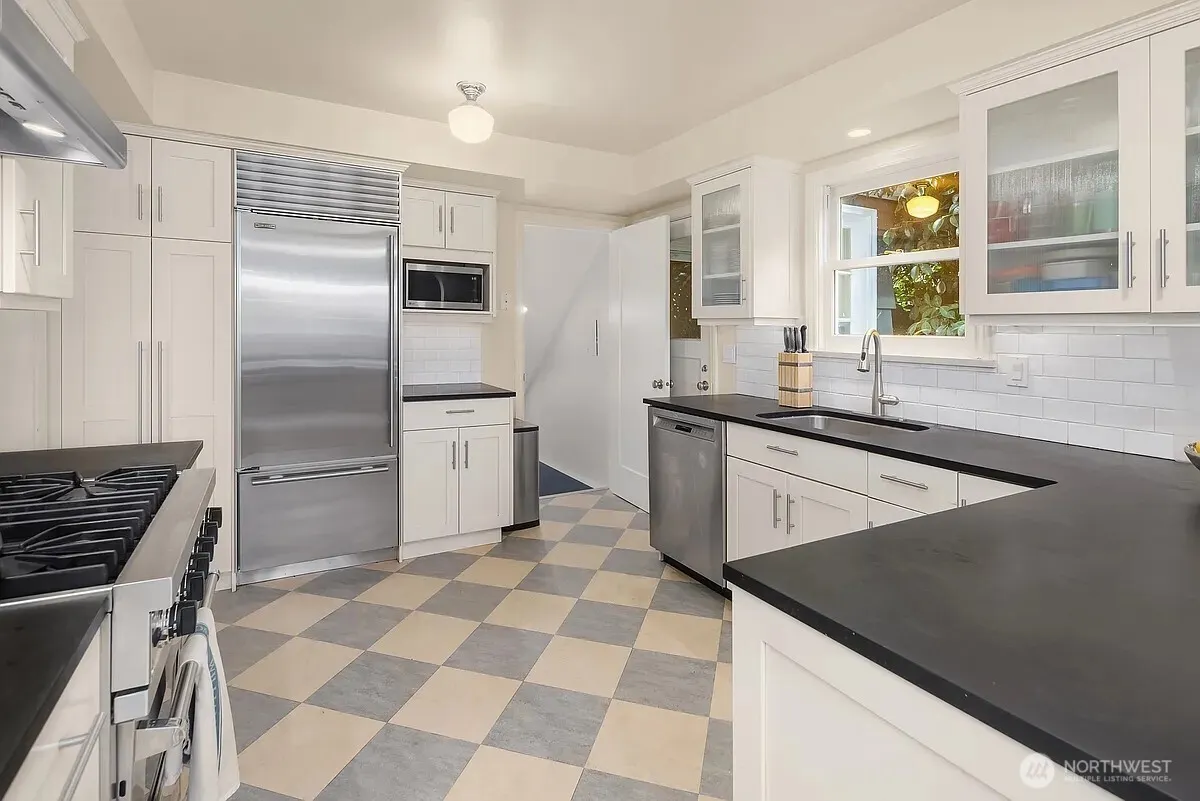 6924 38th Avenue SW, Seattle, WA 98126