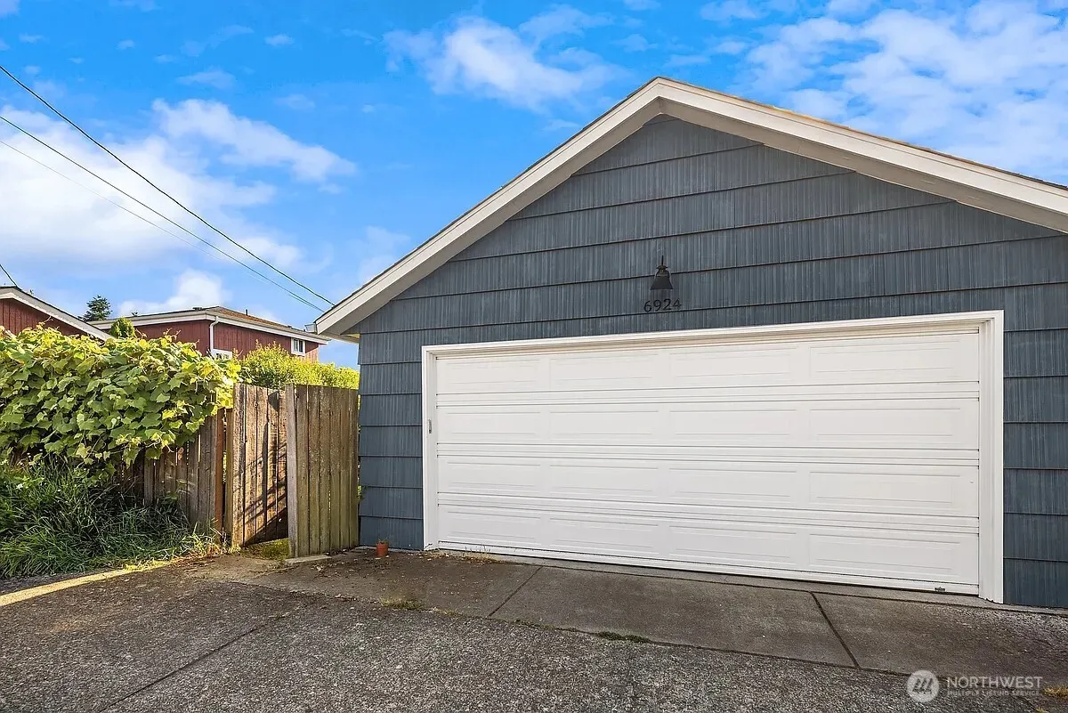 6924 38th Avenue SW, Seattle, WA 98126