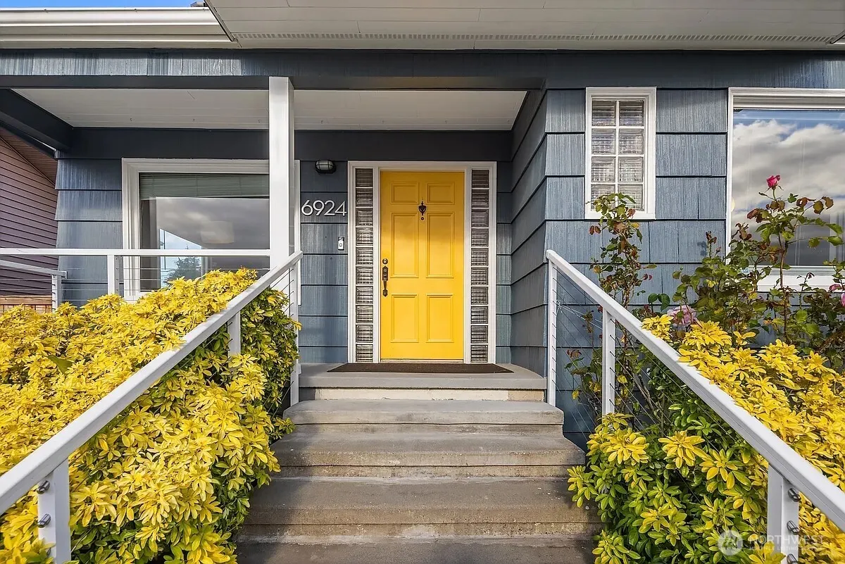 6924 38th Avenue SW, Seattle, WA 98126