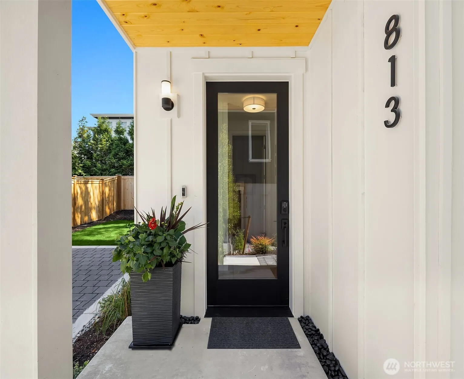 817 18th Avenue W, Kirkland, WA 98033