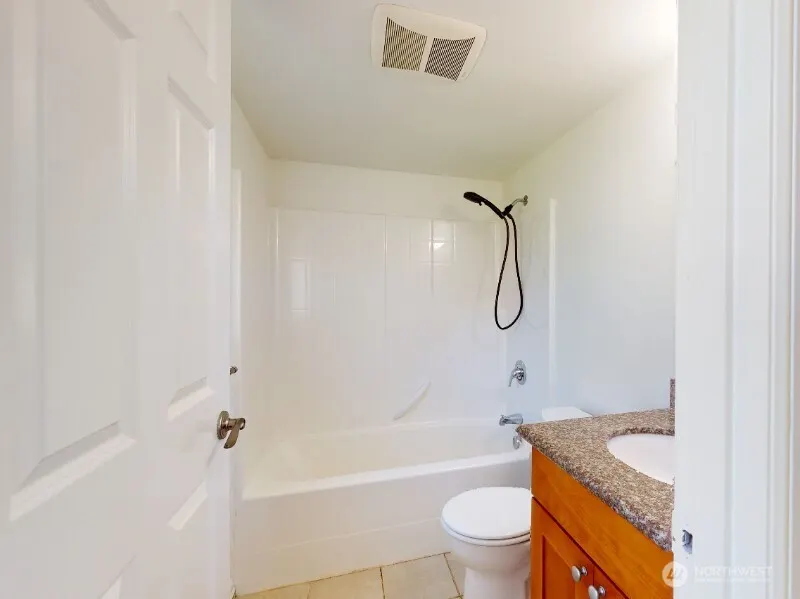 551 S Sullivan Street , Seattle, WA 98108