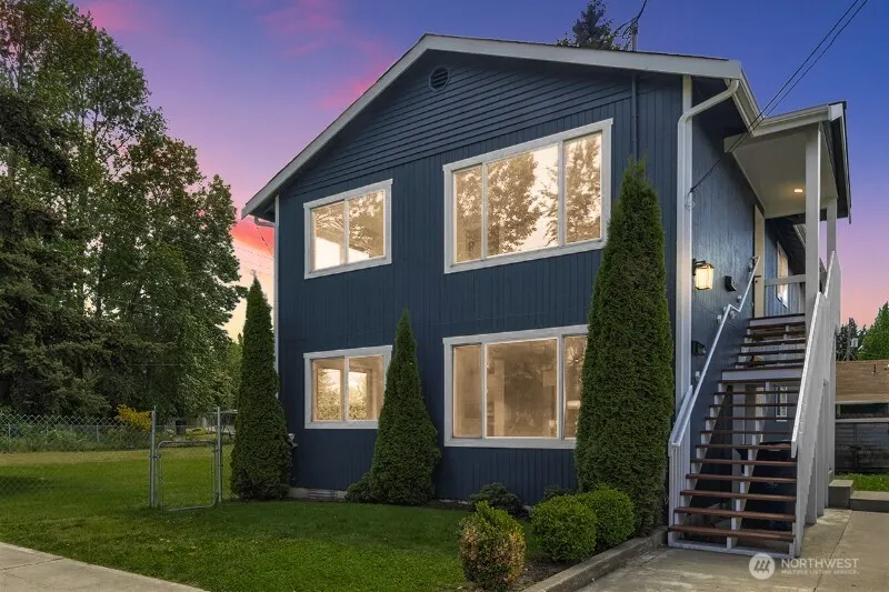 551 S Sullivan Street , Seattle, WA 98108
