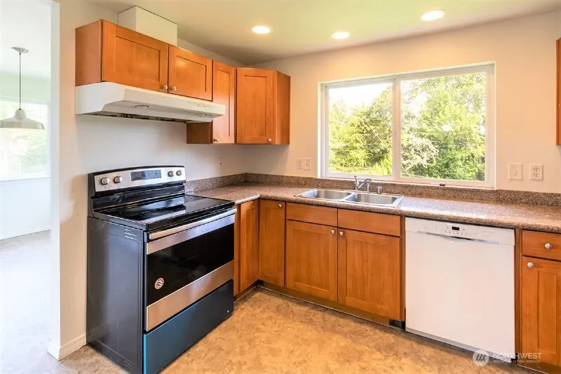 551 S Sullivan Street , Seattle, WA 98108