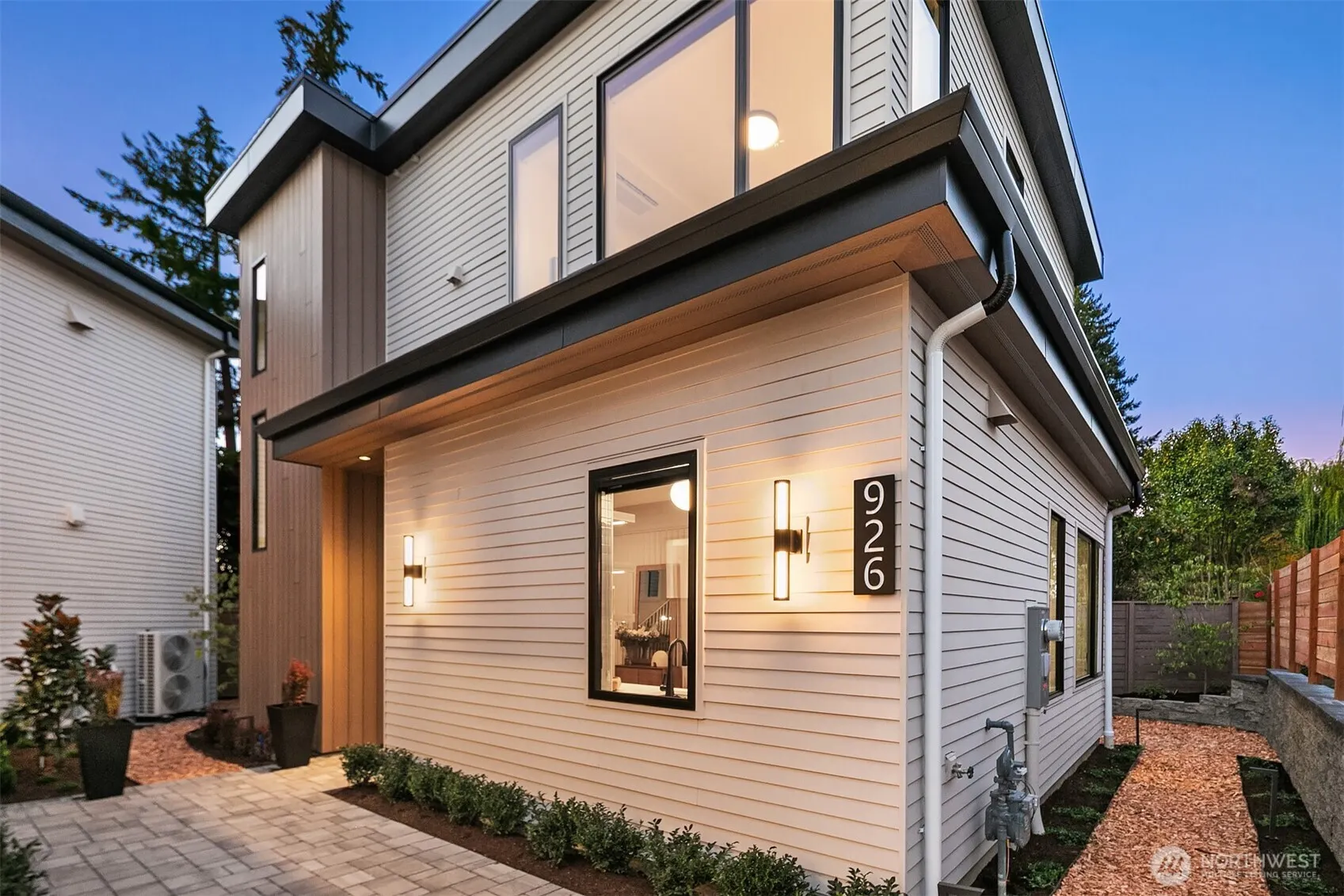 928 and 926 18th Avenue W, Kirkland, WA 98033