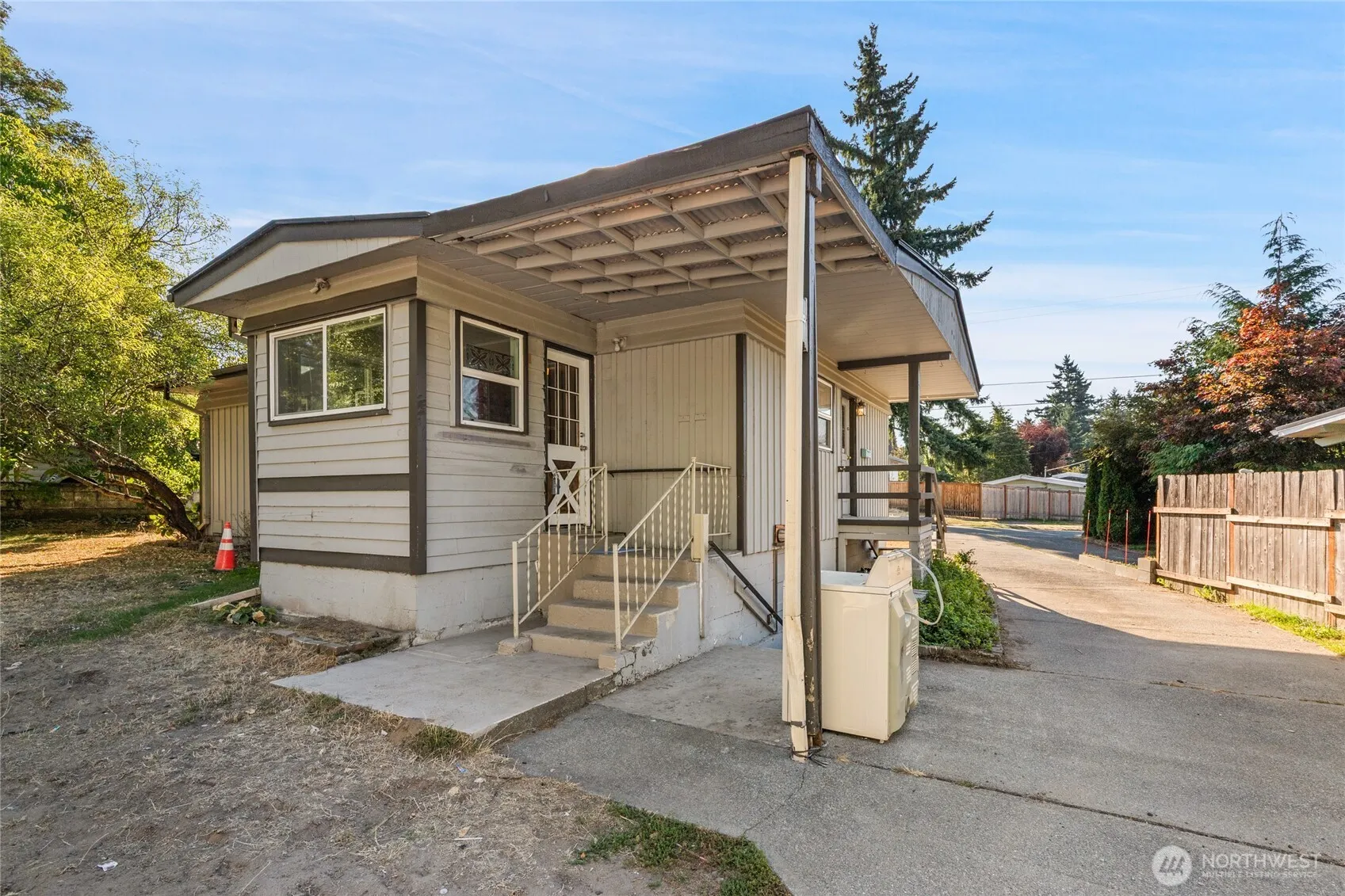 2202 NE 9th Place , Renton, WA 98056