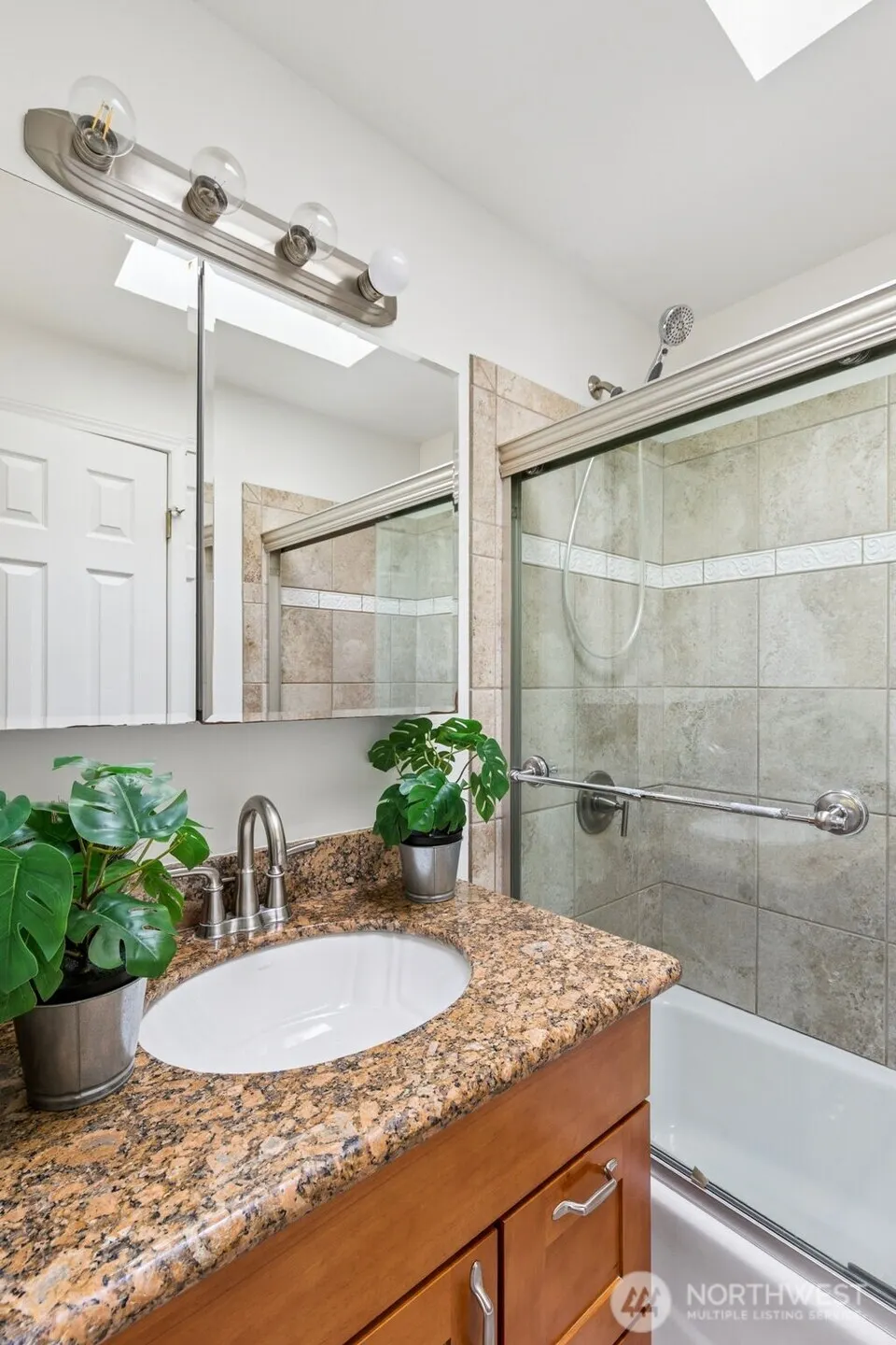 16518 NE 25th Place , Bellevue, WA 98008