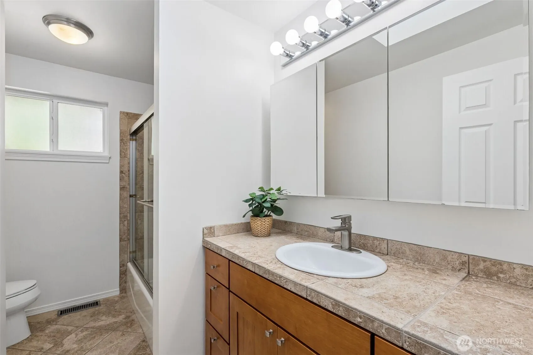 16518 NE 25th Place , Bellevue, WA 98008