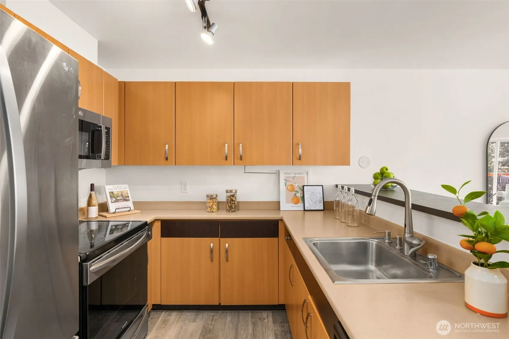 4020 Aurora Avenue N #411, Seattle, WA 98103