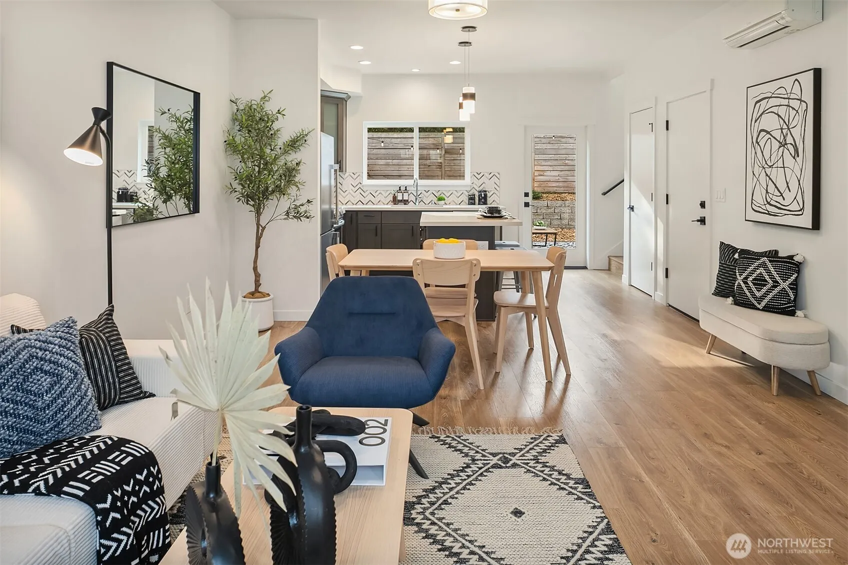 13707 B 1st Avenue NE, Seattle, WA 98125