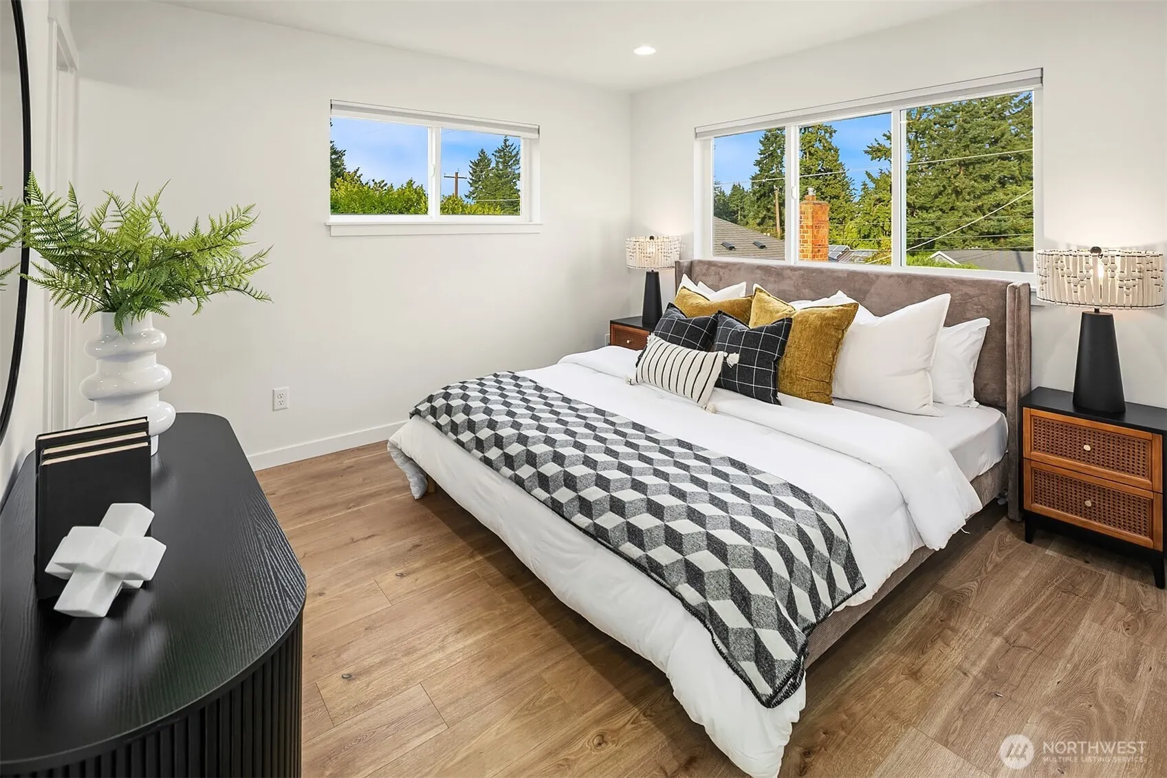 13707 B 1st Avenue NE, Seattle, WA 98125