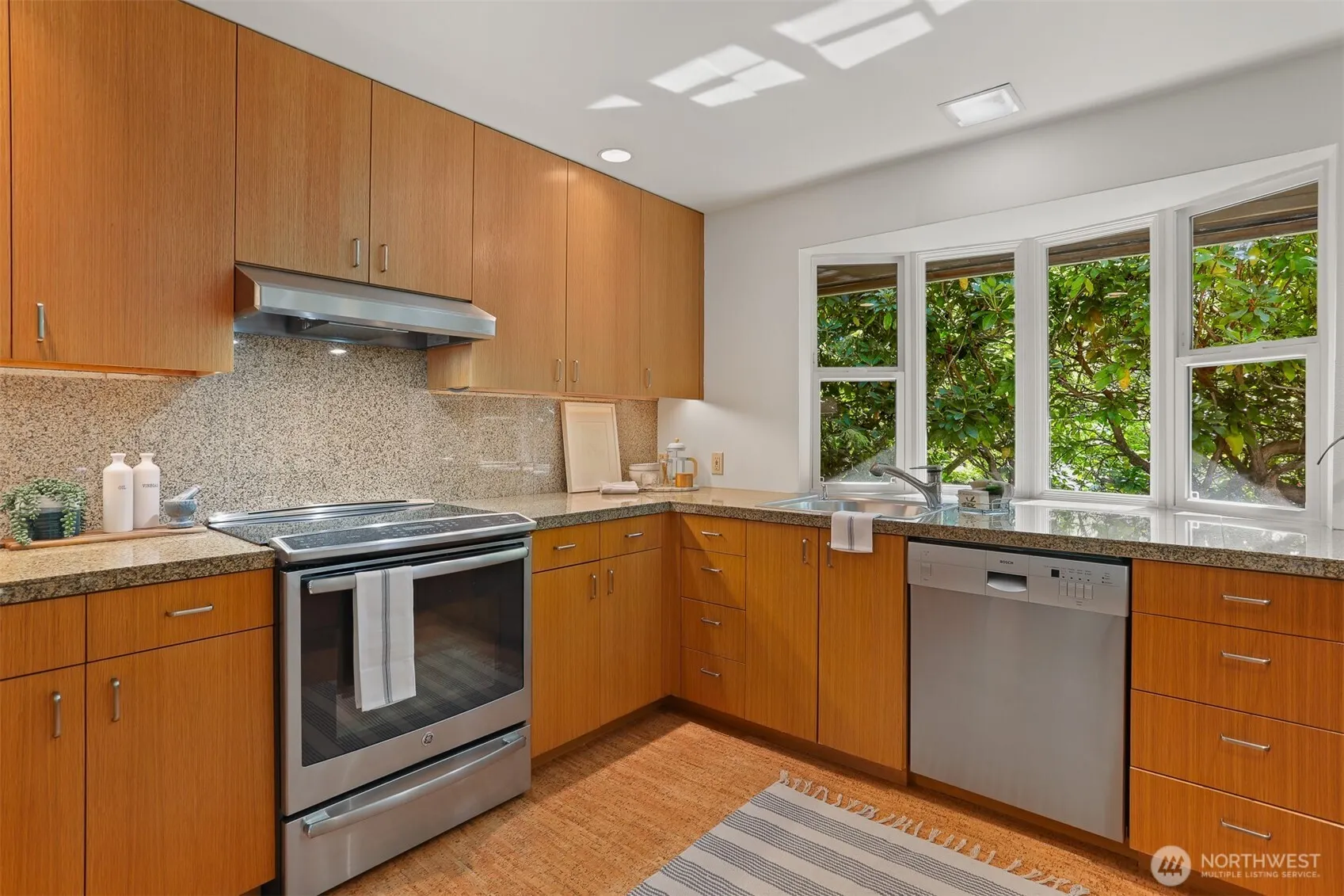 8751 29th Avenue NW, Seattle, WA 98117