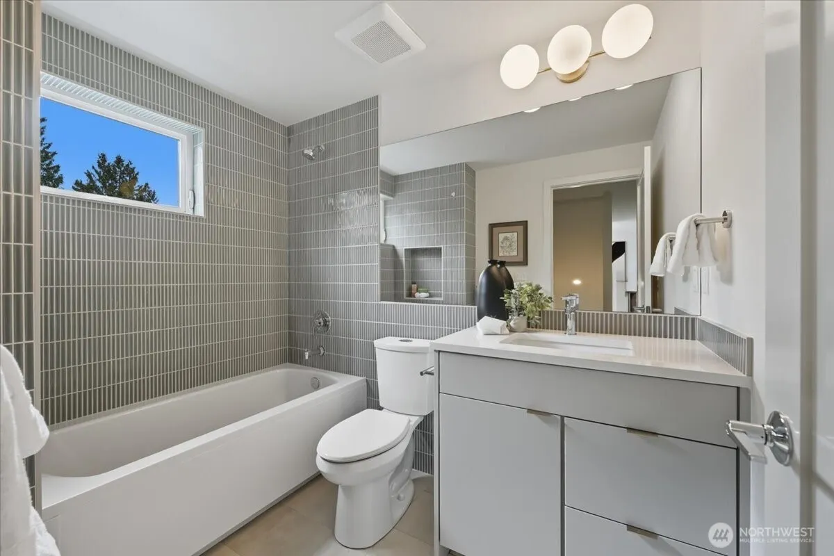 13047 39th Avenue NE #A, Seattle, WA 98125