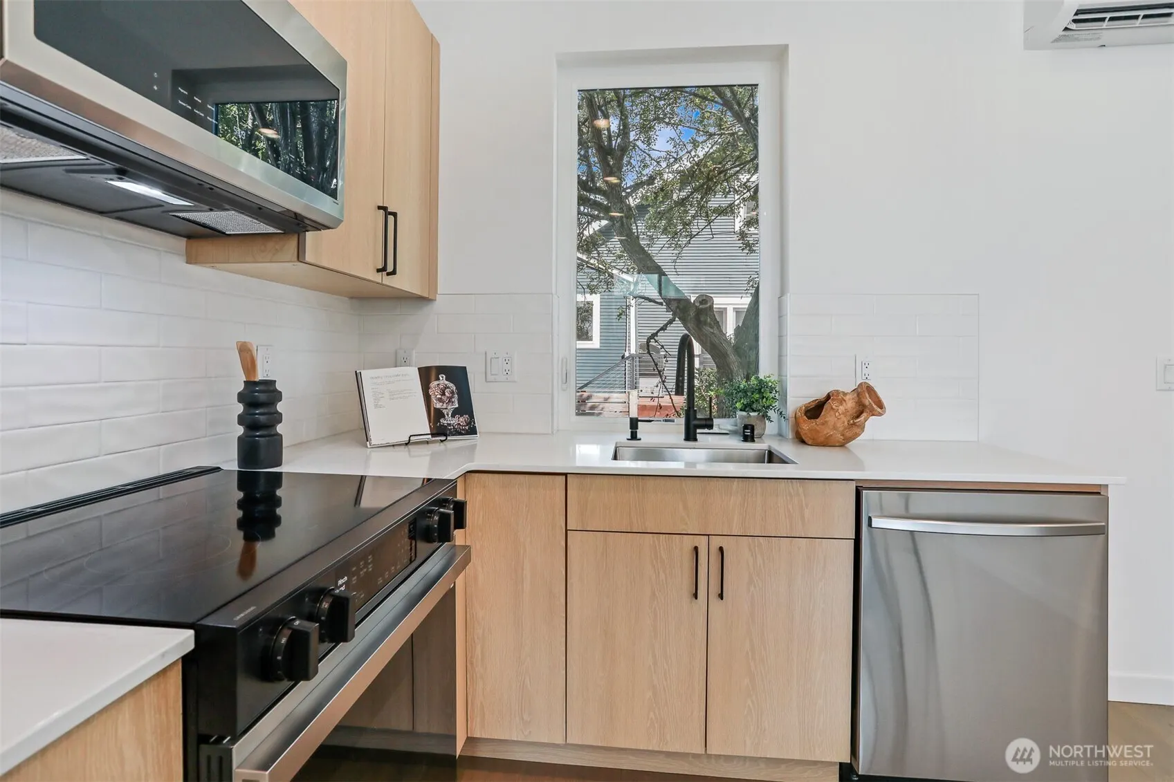 3442 B NW 65th Street , Seattle, WA 98117