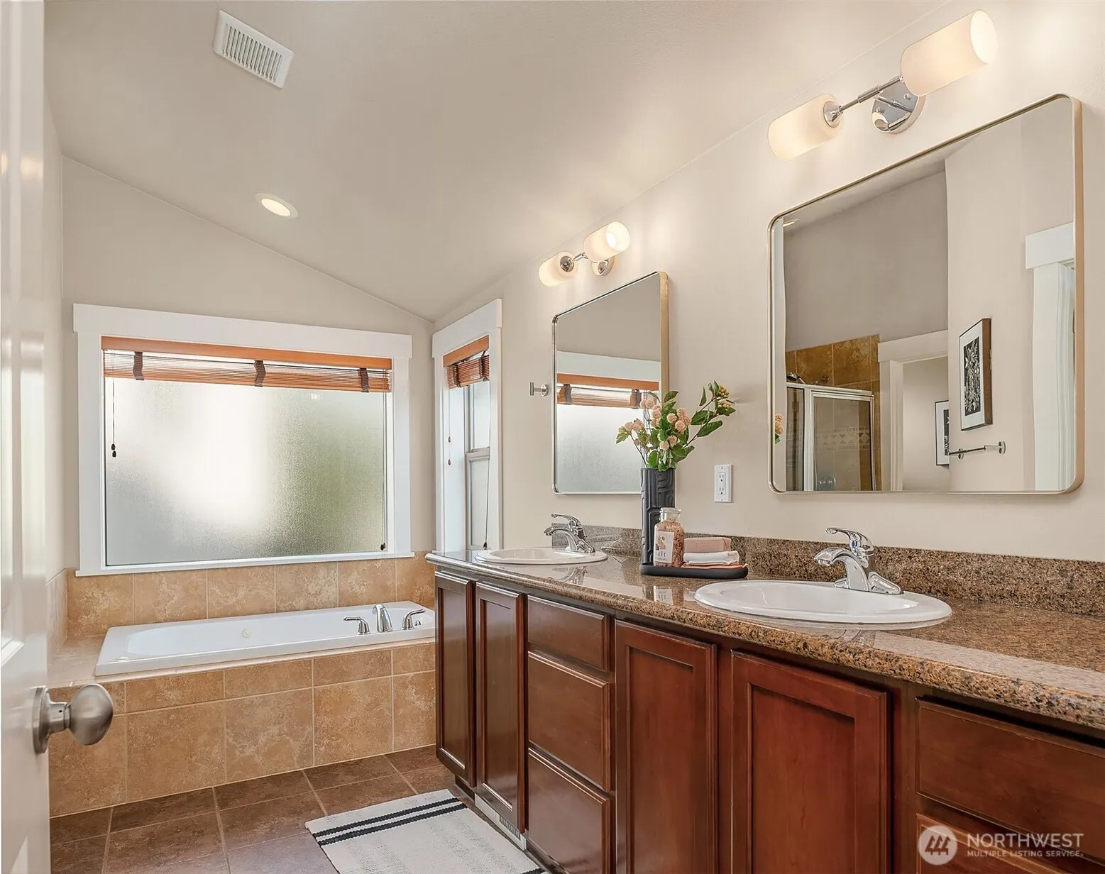 2038 NW 63rd Street , Seattle, WA 98107