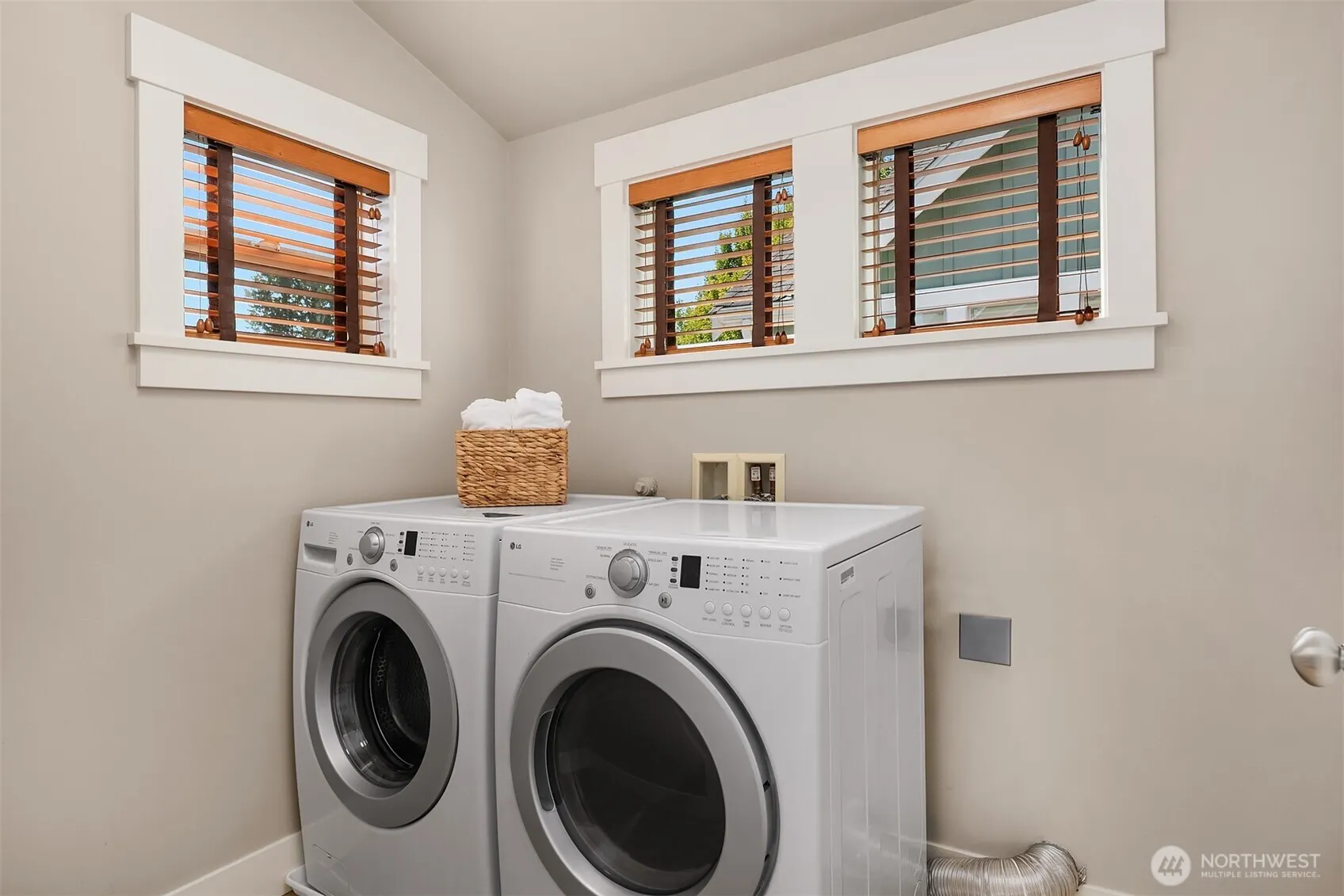 2038 NW 63rd Street , Seattle, WA 98107