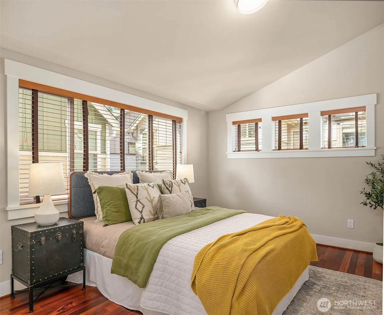 2038 NW 63rd Street , Seattle, WA 98107