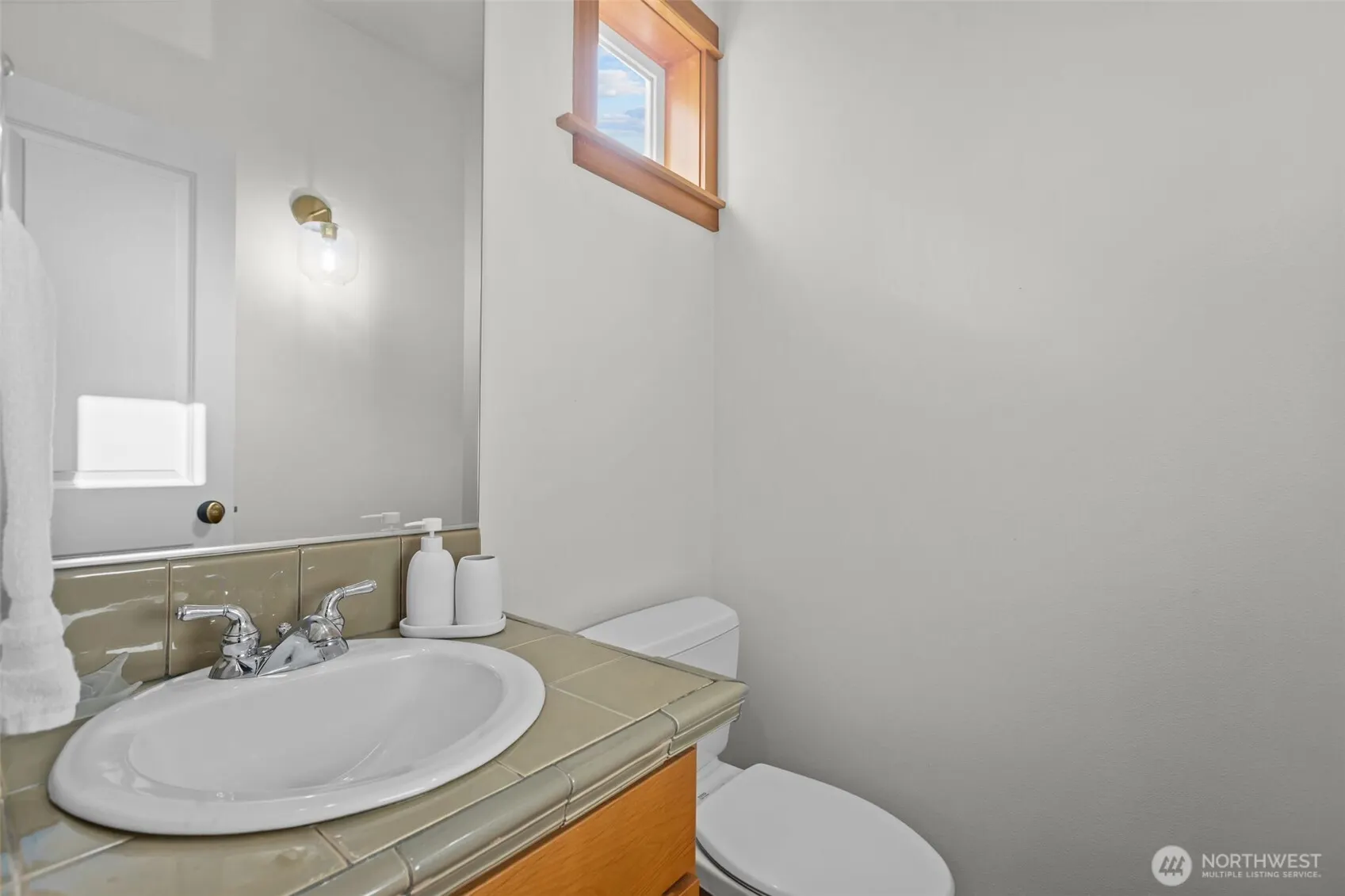 1939 19th Avenue W #B, Seattle, WA 98119