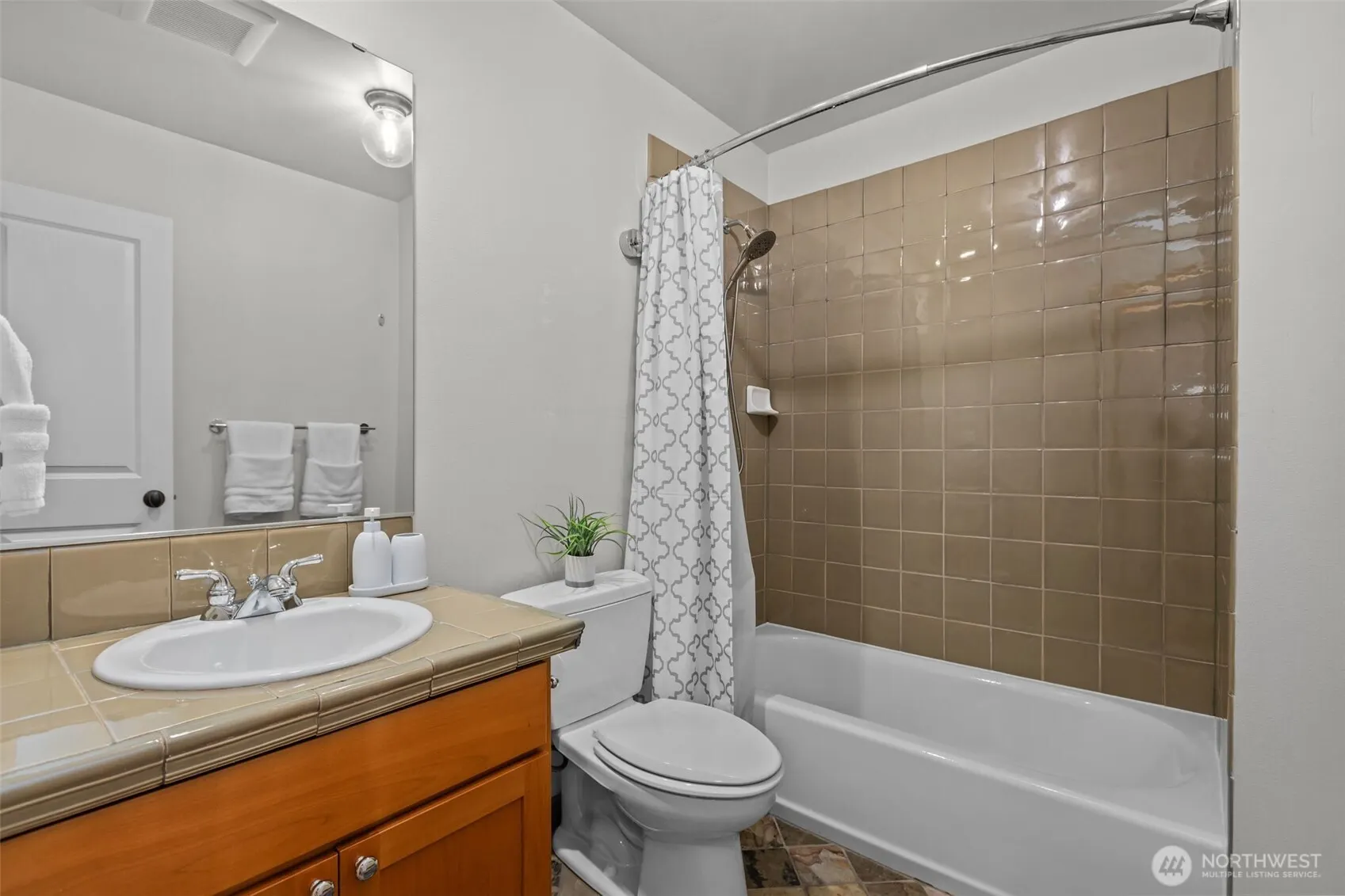 1939 19th Avenue W #B, Seattle, WA 98119