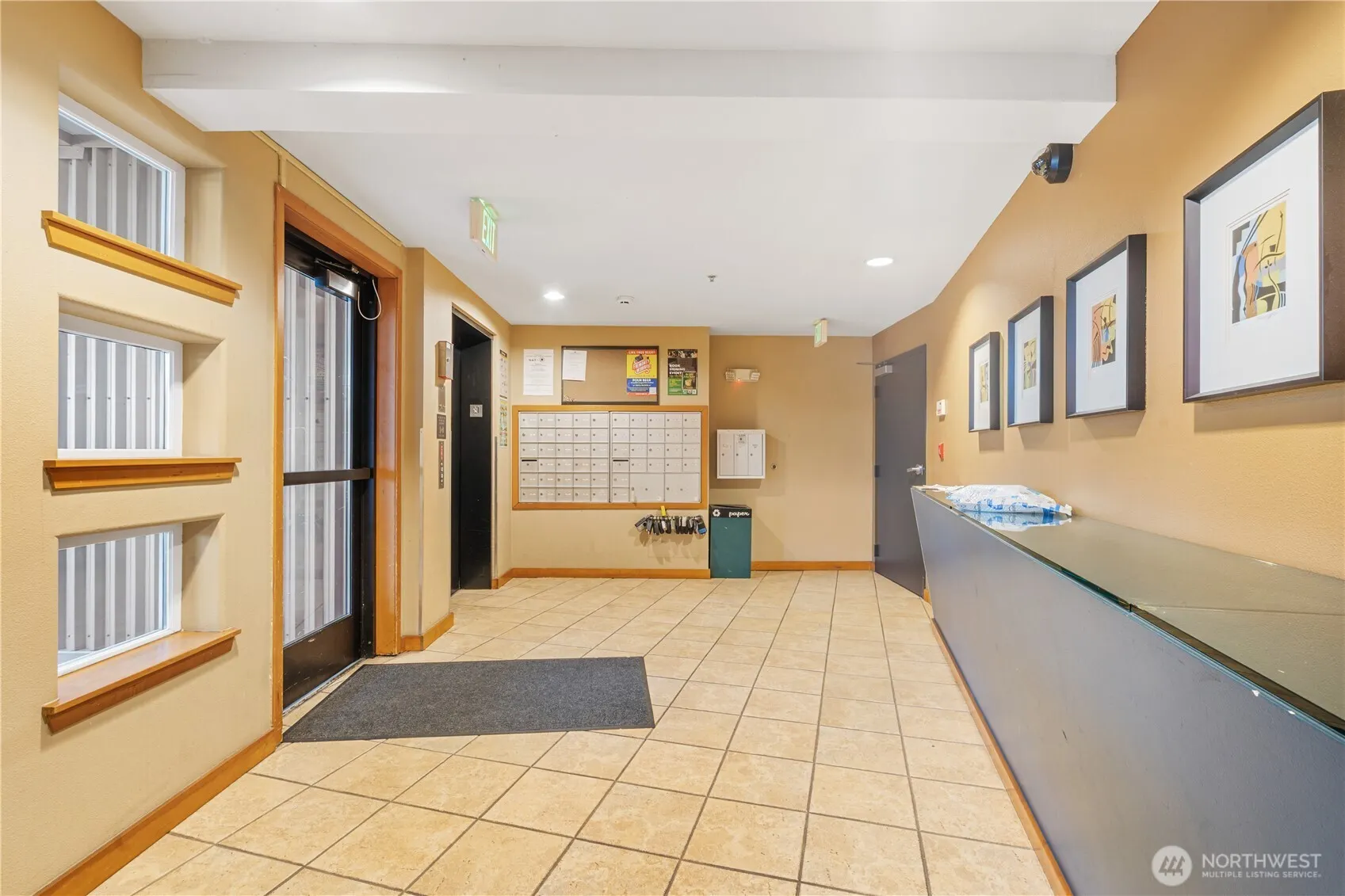 4020 Aurora Avenue N #302, Seattle, WA 98103