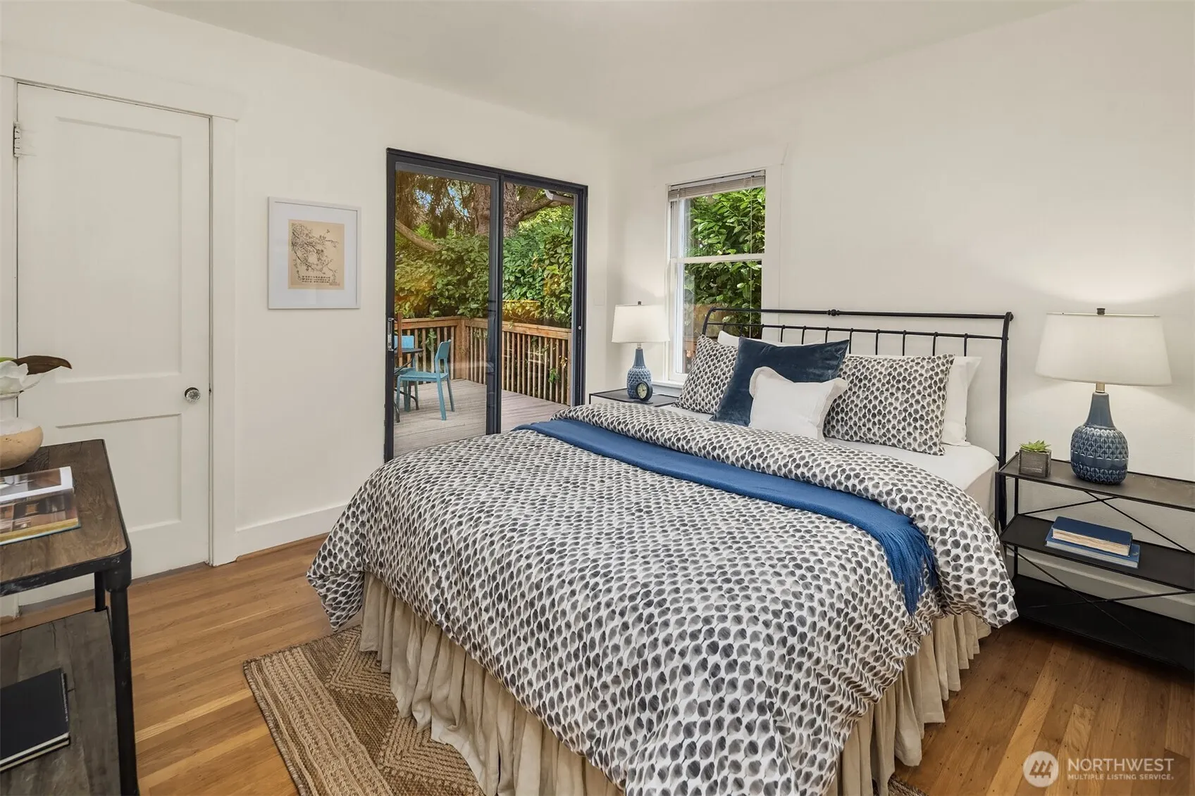 8266 4th Avenue NE, Seattle, WA 98115-4022