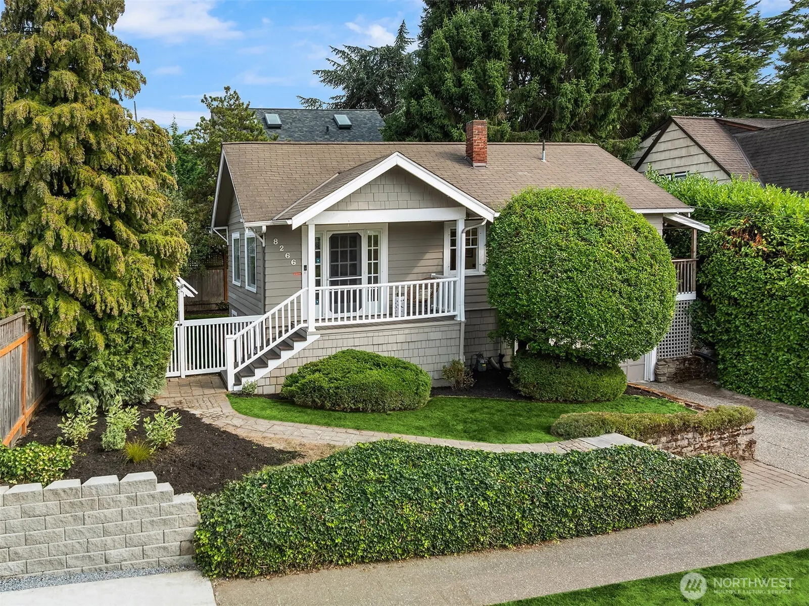 8266 4th Avenue NE, Seattle, WA 98115-4022
