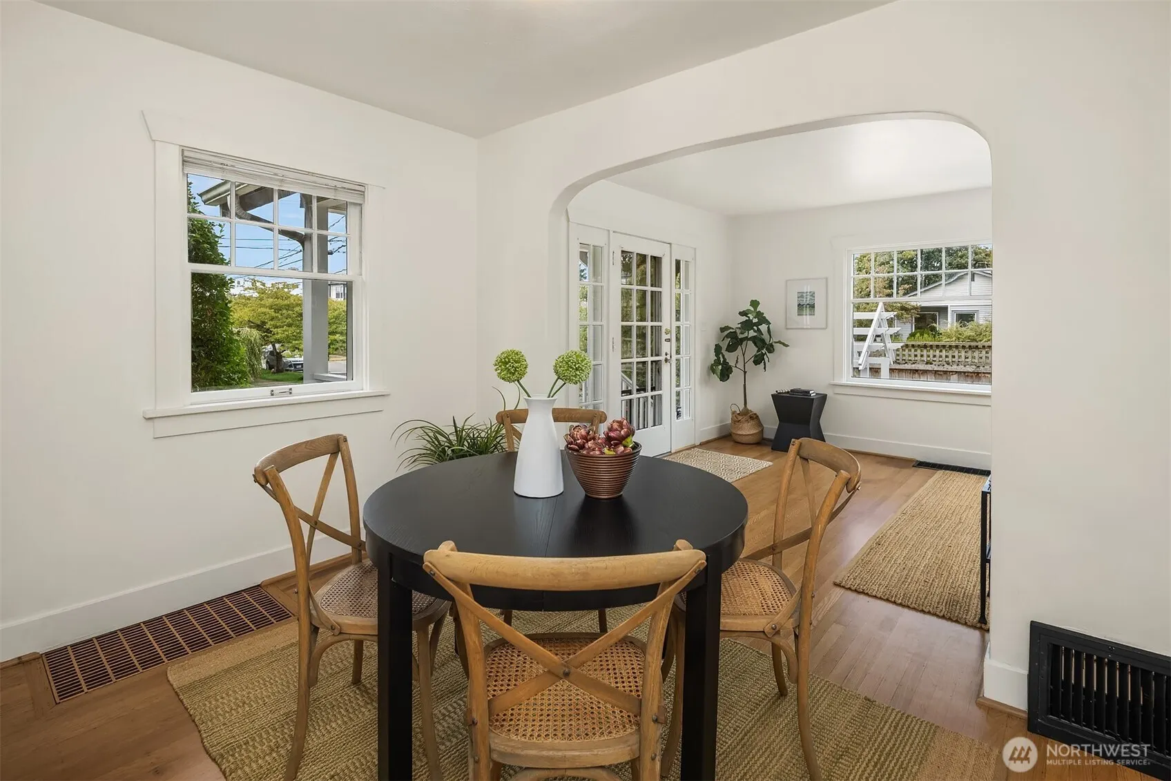 8266 4th Avenue NE, Seattle, WA 98115-4022